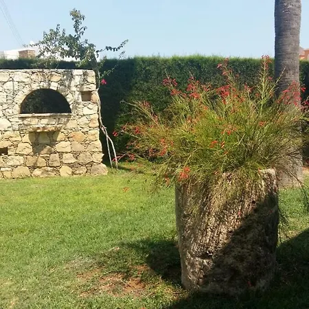 Vilă Modern With Garden And Pool